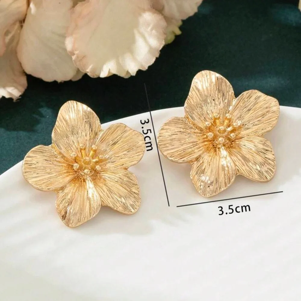 New flower studded earrings